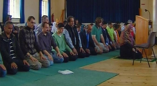 İşte cuma kıldıran kadın imam - Resim: 3