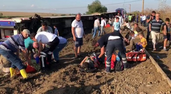 Hastane önünde acı feryada dönüştü yakınlarını teşhis edince... - Resim: 4