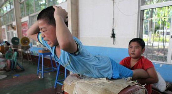 Çinli çocuklara işkence gibi eğitim - Resim: 2