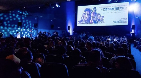 Bizim Hikaye'nin yıldızı Nesrin Cavadzade cesur göğüs dekoltesiyle büyüledi - Resim: 3