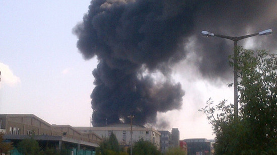 İstanbul'da korkutan fabrika yangını - Resim: 4