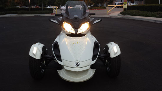 Miley Cyrus yeni aracı ile yollarda! - Resim: 3