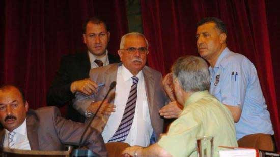 Adana'da seçimde kavga çıktı! - Resim: 3