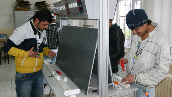 Sokakta kalan gençler hayata bağlandı - Resim: 1