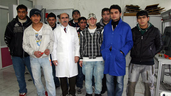 Sokakta kalan gençler hayata bağlandı - Resim: 3