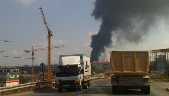 İstanbul'da korkutan fabrika yangını - Resim: 3