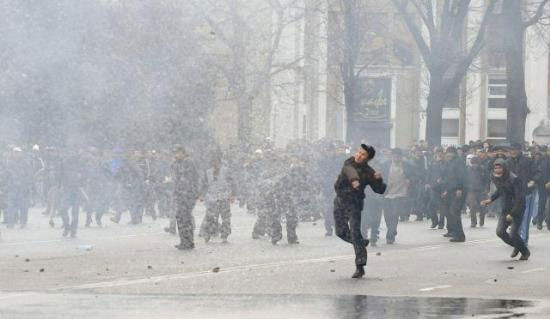 Kırgızistan'da hükümet devrildi - Resim: 1