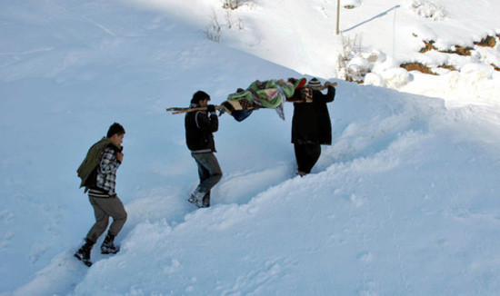 Tahta sedyede 20 kilometre gitti! - Resim: 2