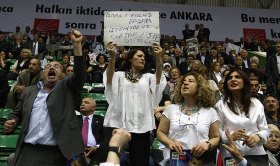 CHP kongresinde yumruklar konuştu - Resim: 4