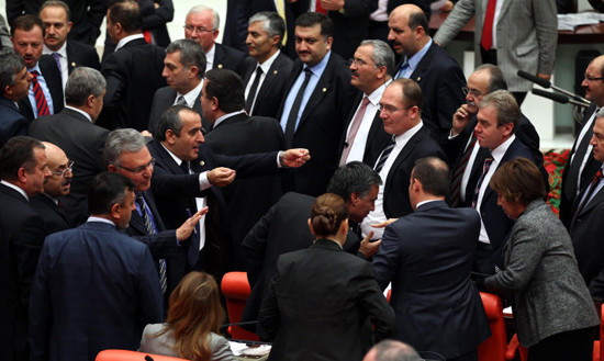 Meclis'te neredeyse kavga çıkıyordu - Resim: 4