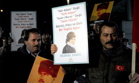 Hür adam filmine protesto - Resim: 3