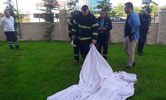 Lüks rezidansta sır ölüm! İtfaiyeciler çarşafı kaldırınca... - Resim: 3