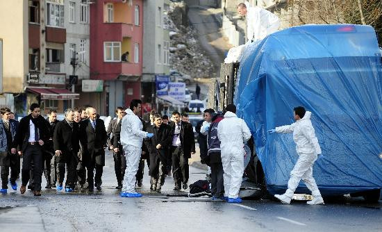 AK Parti il binası önünde patlama - Resim: 2