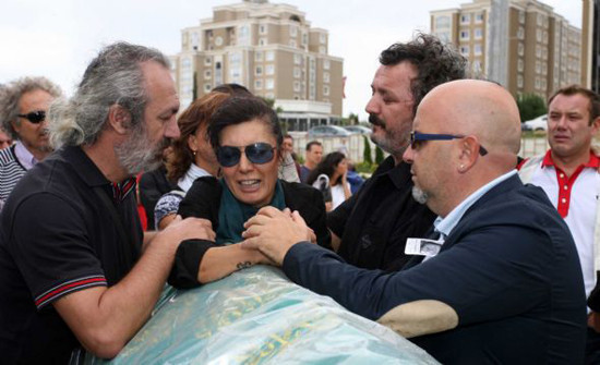 Senarist Açıkgöz toprağa verildi - Resim: 2