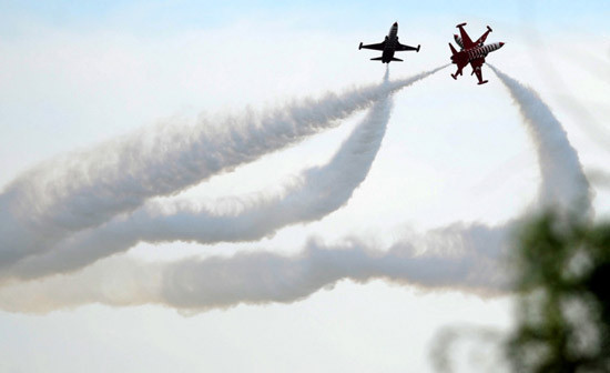 Türk Yıldızları Ankara'da nefes kesti - Resim: 1