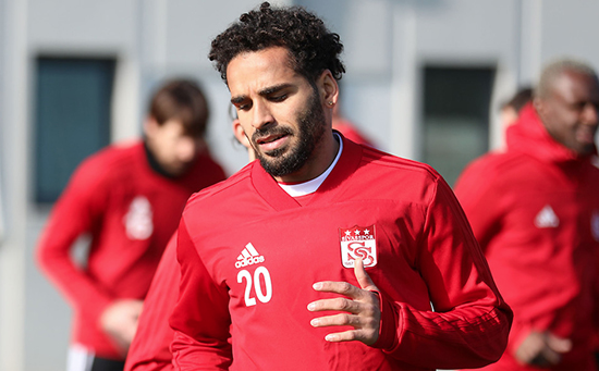 Sivassporlu Douglas'la Galatasaray kulübü el sıkıştı - Resim: 4