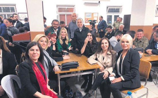 'Erdoğan Türkiye için büyük şans' diyen Seda Sayan iki ismi bombaladı - Resim: 2