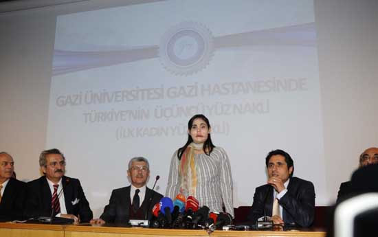 Yeni yüzüyle ilk kez kamera karşısına geçti - Resim: 1