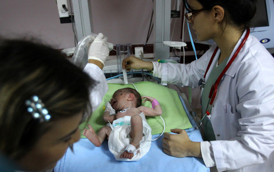 Azra bebek ve annesi Ankara'da - Resim: 3