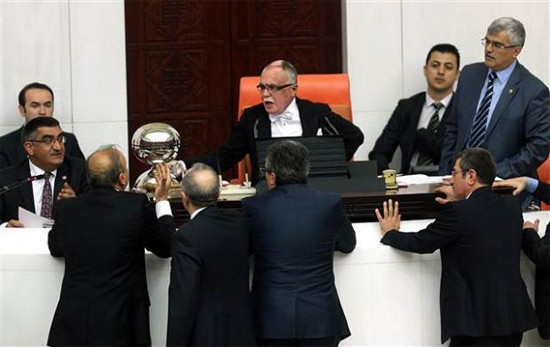 Yabancı ajanslar Meclis'i böyle gördü - Resim: 3