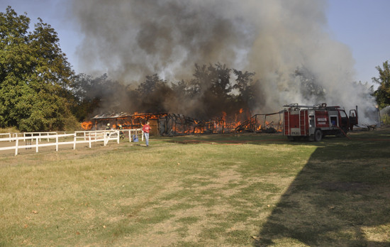 At çiftliğinde yangın! - Resim: 2