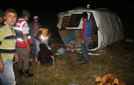 Yozgat'ta düğün dönüşü kaza - Resim: 4