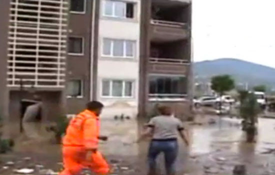 Bir annenin ölüme koştuğu an! - Resim: 4