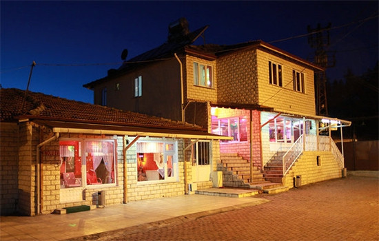 Pembe ışıklı genelev kadınları - Resim: 1