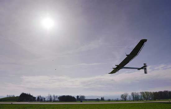 Bu uçak güneşle uçuyor - Resim: 3