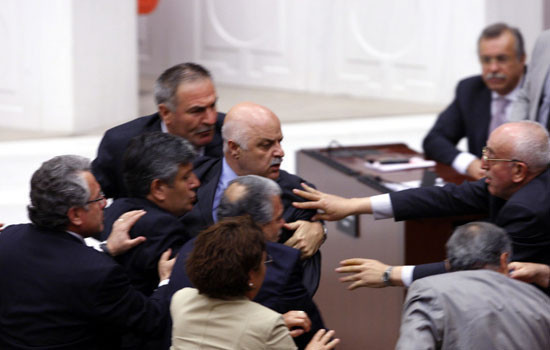 Meclis'te vekilleri birbirine girdi - Resim: 1