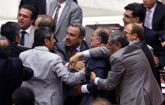 Meclis'te vekilleri birbirine girdi - Resim: 2