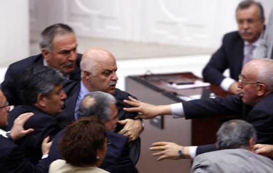 Meclis'te vekilleri birbirine girdi - Resim: 3