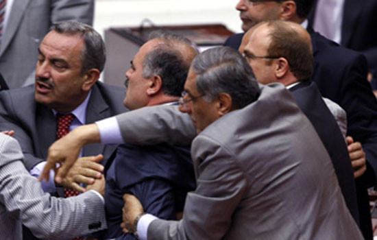 Meclis'te vekilleri birbirine girdi - Resim: 4