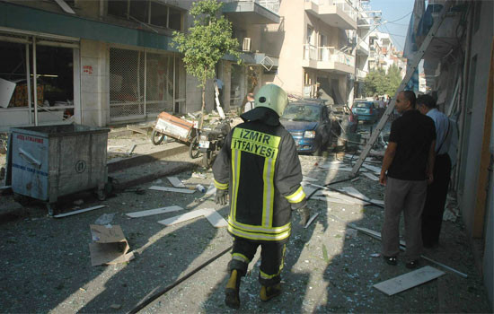 Karşıyaka savaş alanına döndü - Resim: 2