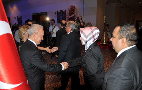 Komutanlar arka kapıdan terketti - Resim: 1