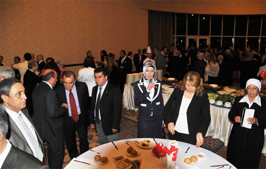 Komutanlar arka kapıdan terketti - Resim: 4