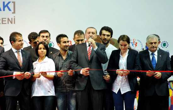 Başbakan Erdoğan'ın kavun keyfi - Resim: 2