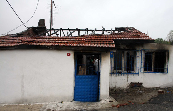 Gecekonduda yangın 7 can aldı - Resim: 1