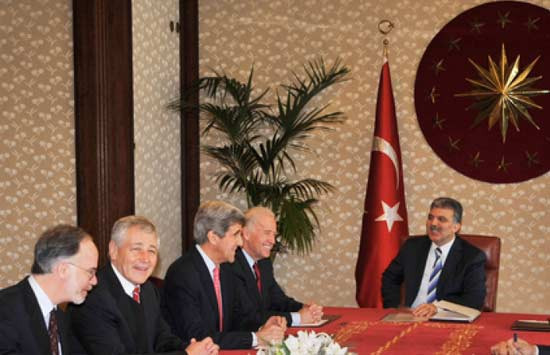 Gül'ün hediyesi Kerry'i duygulandırdı - Resim: 3