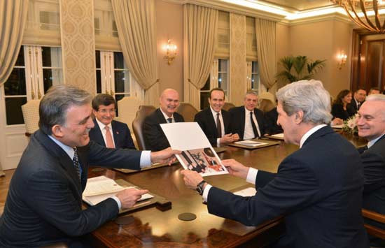 Gül'ün hediyesi Kerry'i duygulandırdı - Resim: 4