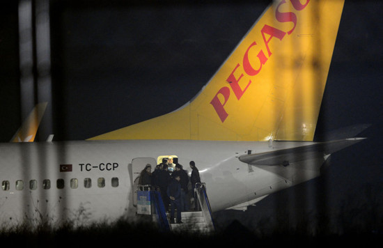 Yolcular uçaktan böyle tahliye edildi - Resim: 1