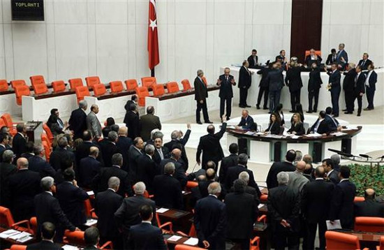 Yabancı ajanslar Meclis'i böyle gördü - Resim: 4