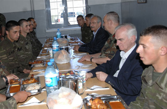 Kılıçdaroğlu siperde - Resim: 4