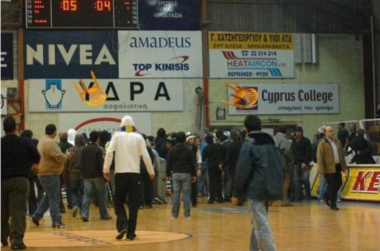 Kıbrıs Rumları saldırdı - Resim: 1