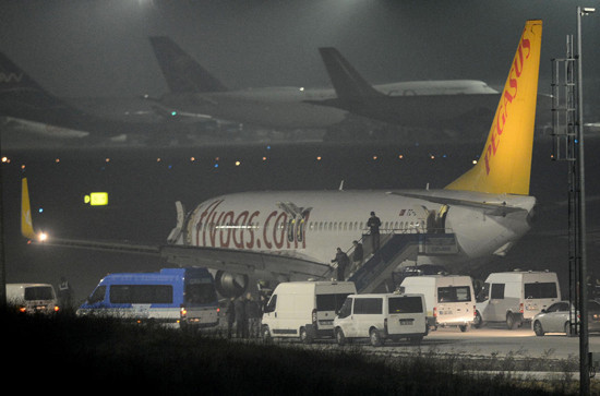 Yolcular uçaktan böyle tahliye edildi - Resim: 2