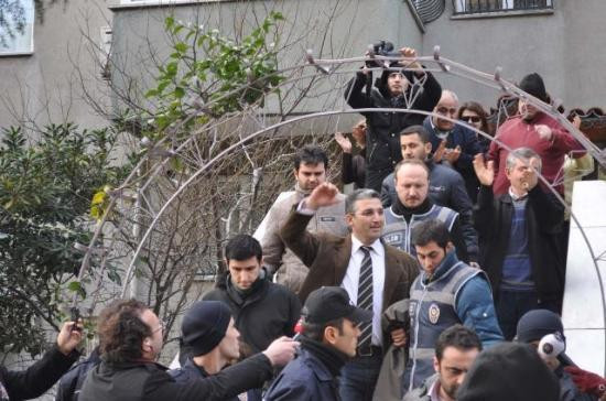 Ergenekon gazetecileri vurdu! - Resim: 4