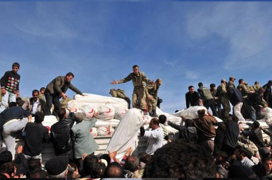 Yardım dağıtımında zor anlar - Resim: 4