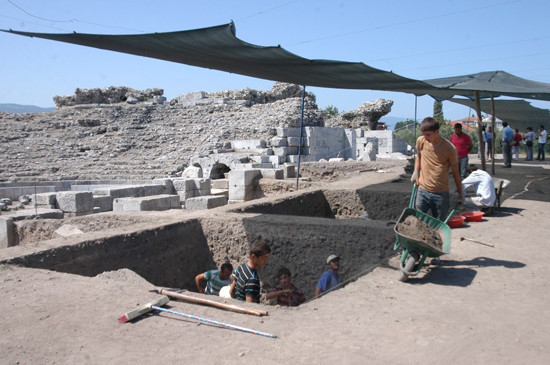 Kazılarda kitabe ve bilet bulundu - Resim: 4