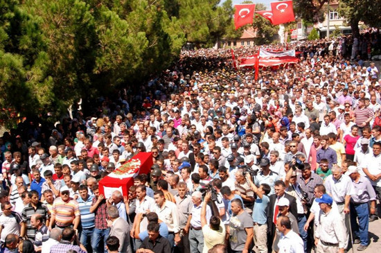 Şemdinli şehitleri böyle uğurlandı - Resim: 2