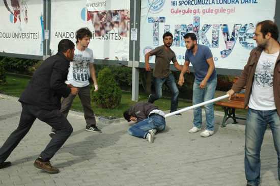 Üniversitede demir sopalı saldırı! - Resim: 4